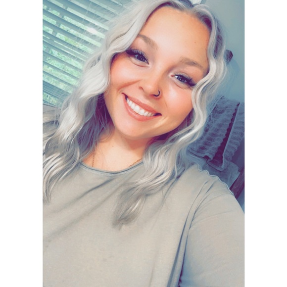 Meet your Posher, Emily - Picture 4 of 5